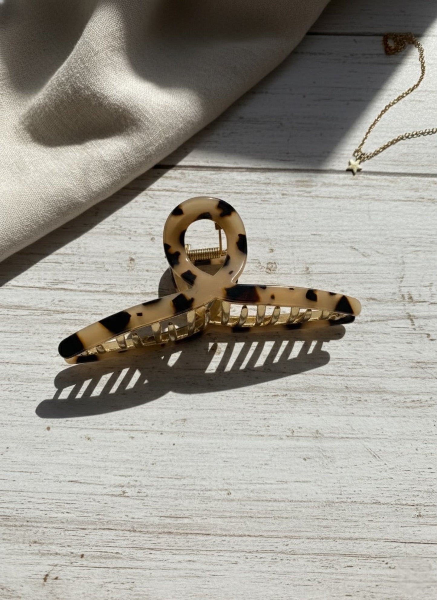 Effortless Tortoise Hair Clip