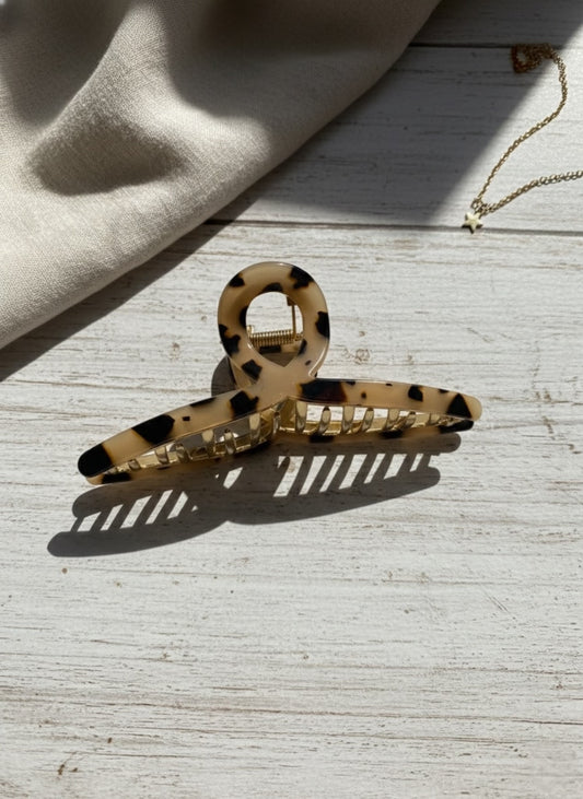 Effortless Tortoise Hair Clip