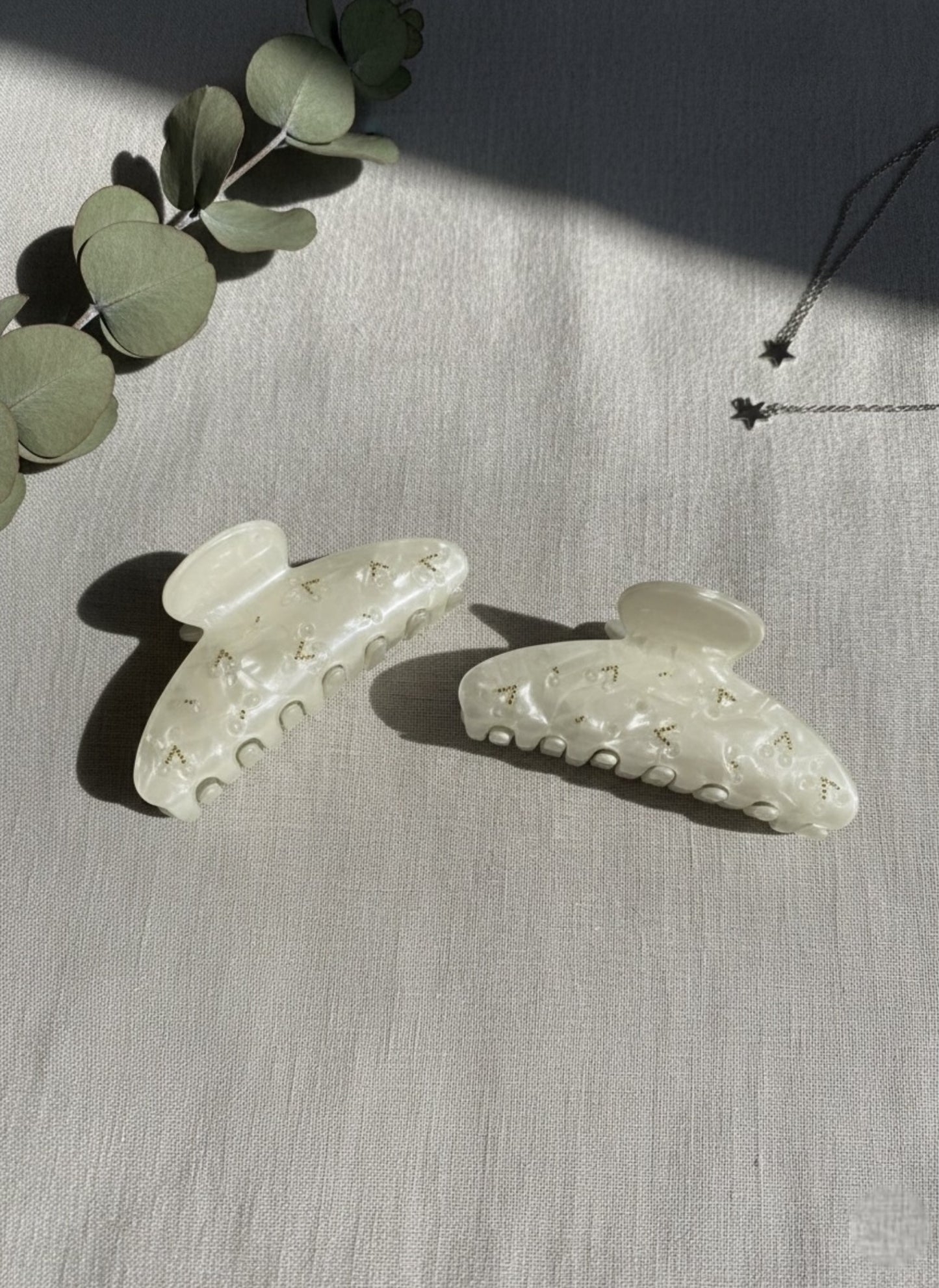 Iridescent Pearl  Claw (Each)